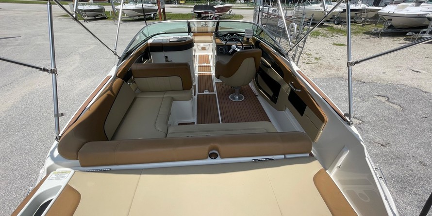 Sea Ray 240 Sundeck