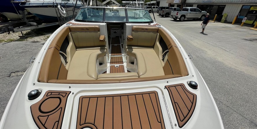 Sea Ray 240 Sundeck