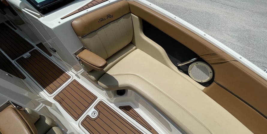 Sea Ray 240 Sundeck