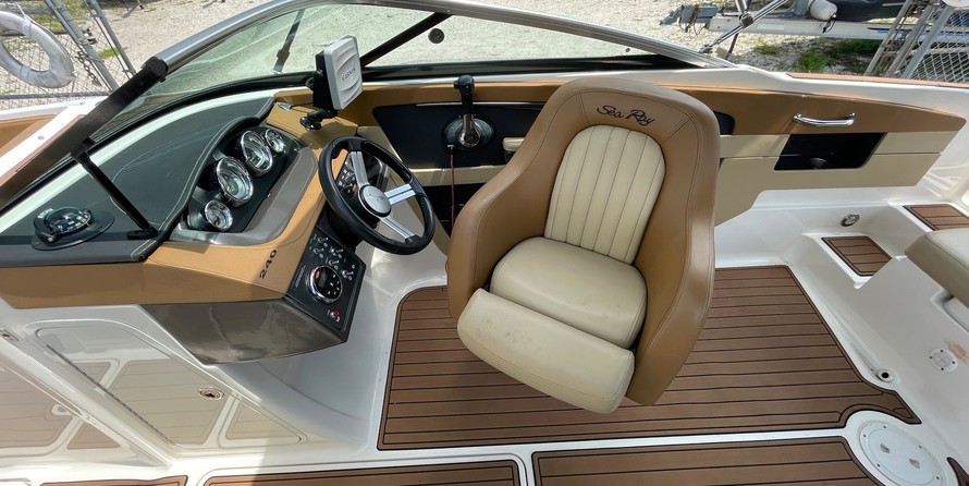 Sea Ray 240 Sundeck