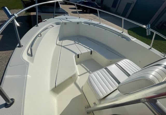 Hydra-sports bay bolt 2000 center console