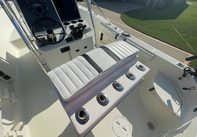 Hydra-sports bay bolt 2000 center console