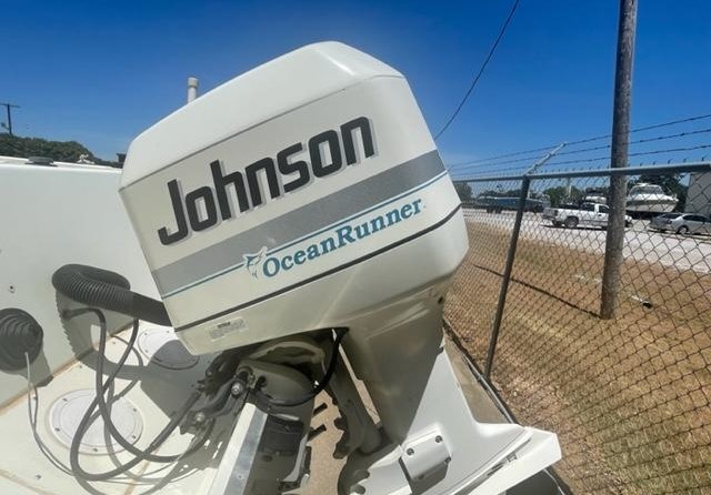 Hydra-sports bay bolt 2000 center console