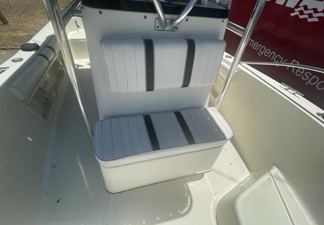 Hydra-sports bay bolt 2000 center console