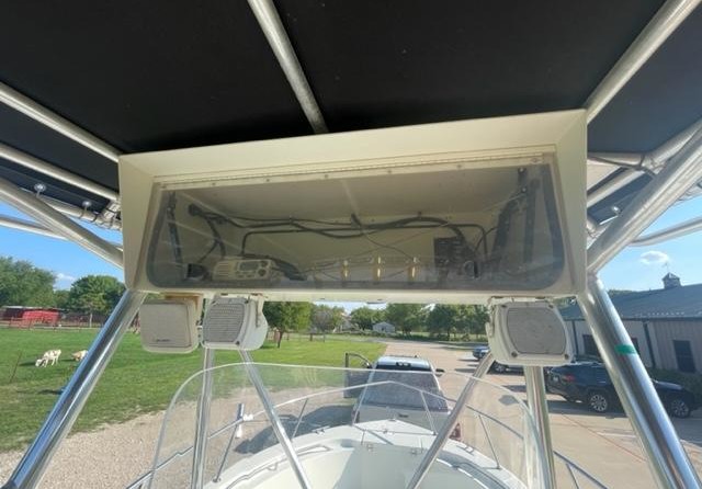 Hydra-sports bay bolt 2000 center console