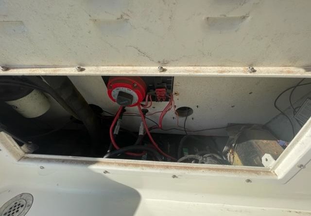 Hydra-sports bay bolt 2000 center console