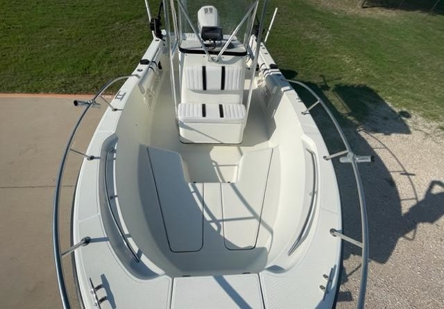 Hydra-sports bay bolt 2000 center console