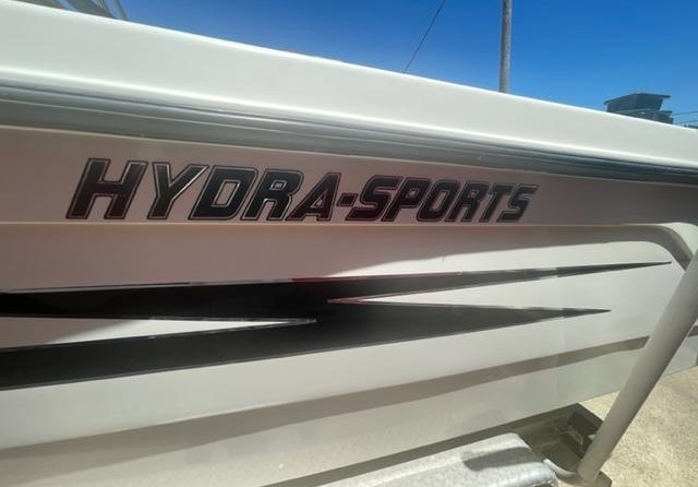 Hydra-sports bay bolt 2000 center console