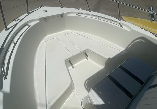 Hydra-sports bay bolt 2000 center console