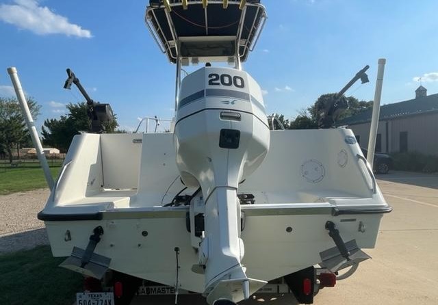 Hydra-sports bay bolt 2000 center console