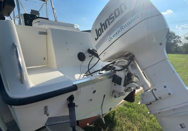 Hydra-sports bay bolt 2000 center console