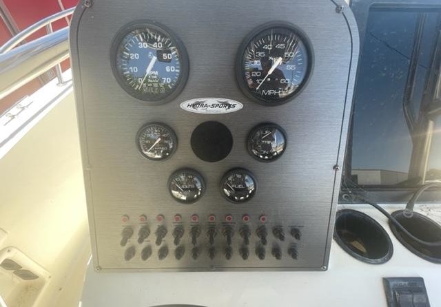 Hydra-sports bay bolt 2000 center console