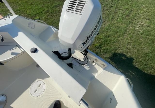 Hydra-sports bay bolt 2000 center console