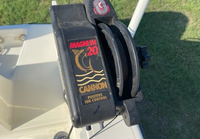 Hydra-sports bay bolt 2000 center console