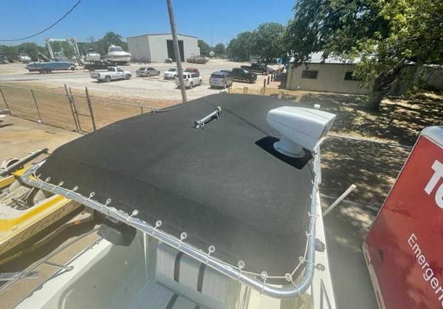 Hydra-sports bay bolt 2000 center console