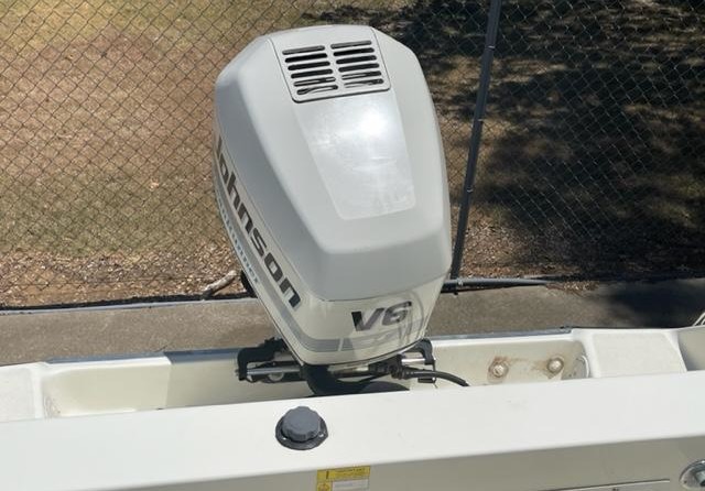 Hydra-sports bay bolt 2000 center console