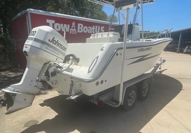 Hydra-sports bay bolt 2000 center console