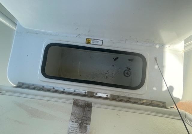 Hydra-sports bay bolt 2000 center console