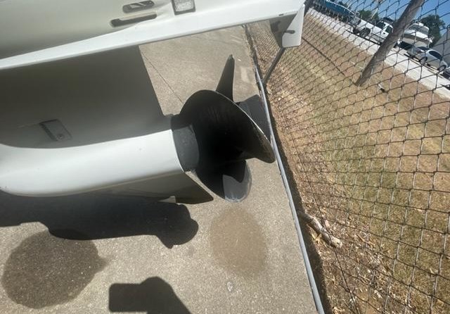 Hydra-sports bay bolt 2000 center console