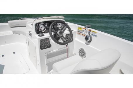 Hurricane 188 sport sundeck