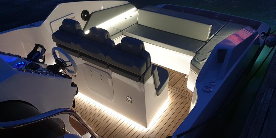 Aurea 30 'Cabin Dream Daycruiser