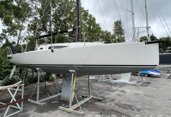 J Boats J 99