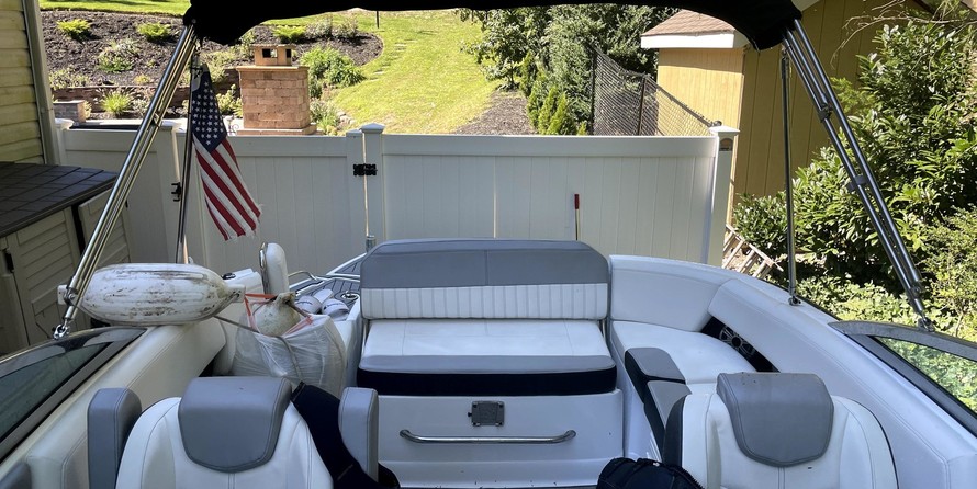 Cruisers Yachts 258 Bow Rider