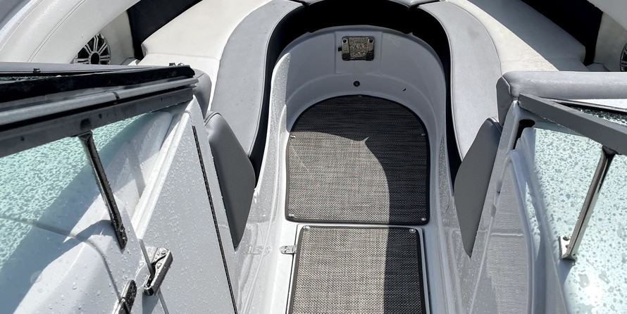 Cruisers Yachts 258 Bow Rider