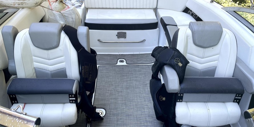 Cruisers Yachts 258 Bow Rider