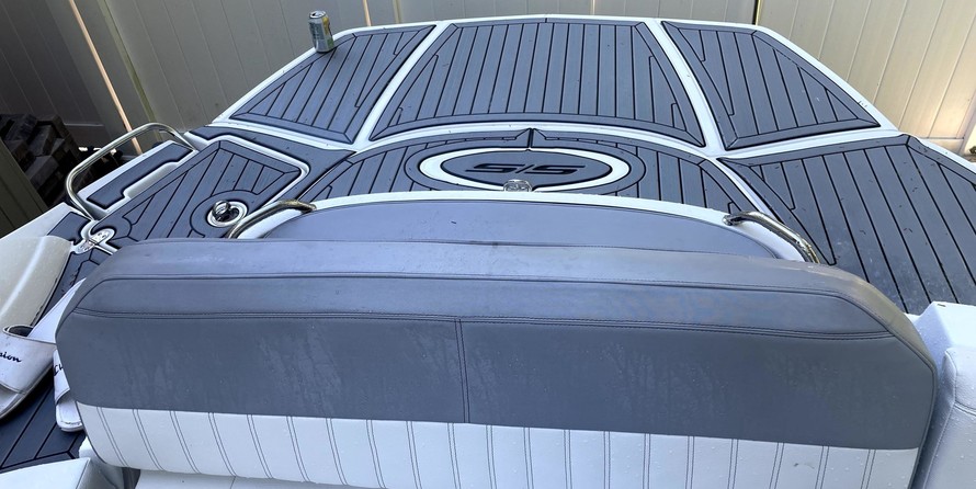 Cruisers Yachts 258 Bow Rider