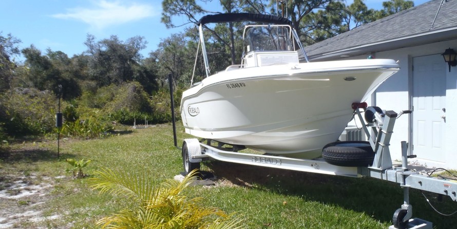 Robalo centre console r180