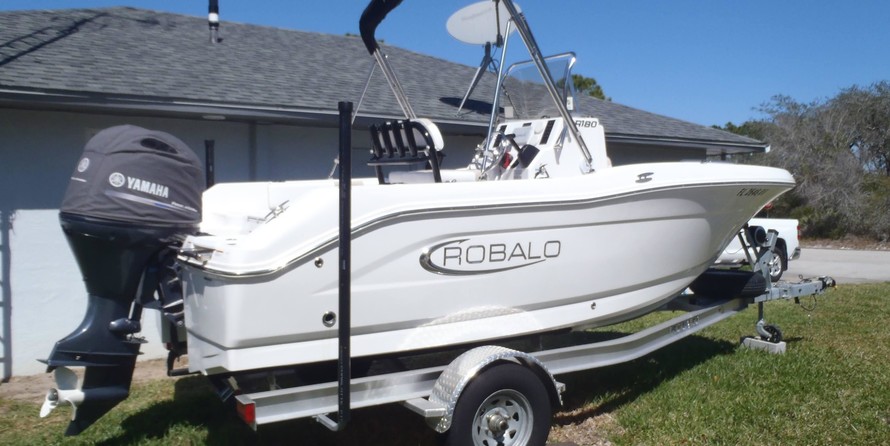 Robalo centre console r180