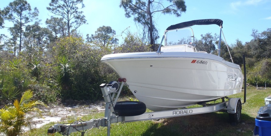 Robalo centre console r180