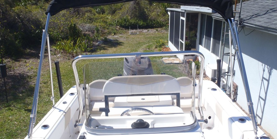 Robalo centre console r180