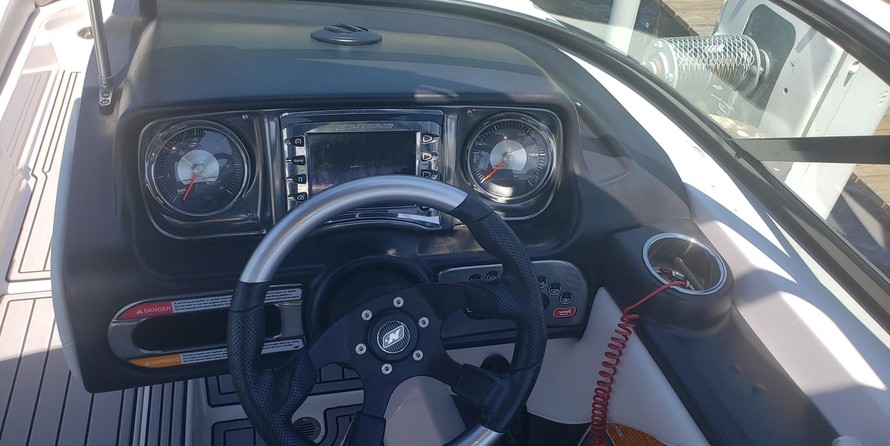 Super Air Nautique 230