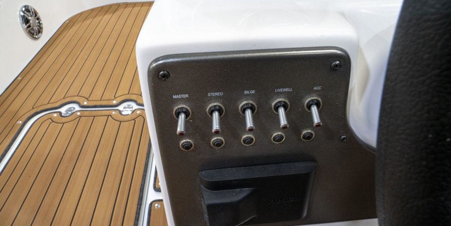 Hurricane 201 sundeck sport