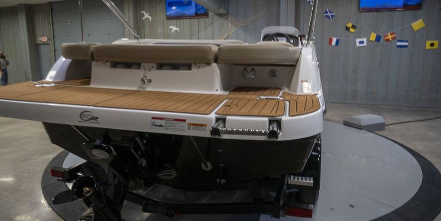 Hurricane 201 sundeck sport
