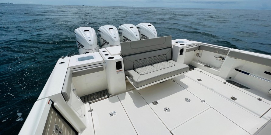 Pursuit st 310 sport