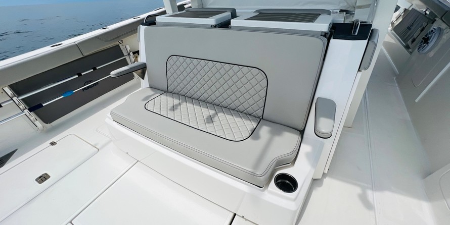 Pursuit st 310 sport