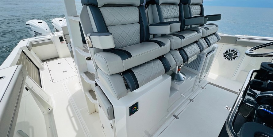 Pursuit st 310 sport