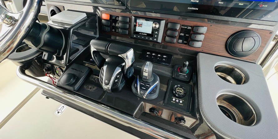 Pursuit st 310 sport