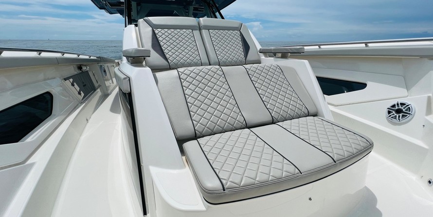 Pursuit st 310 sport