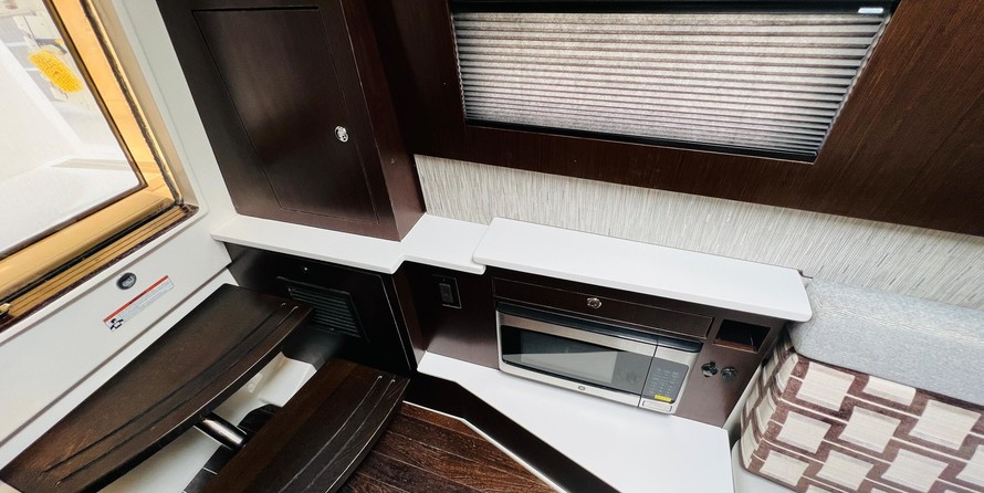 Pursuit st 310 sport