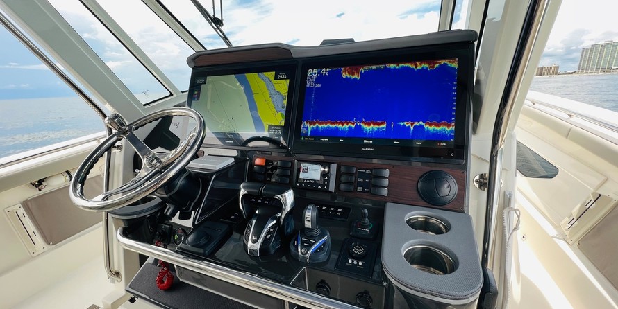 Pursuit st 310 sport