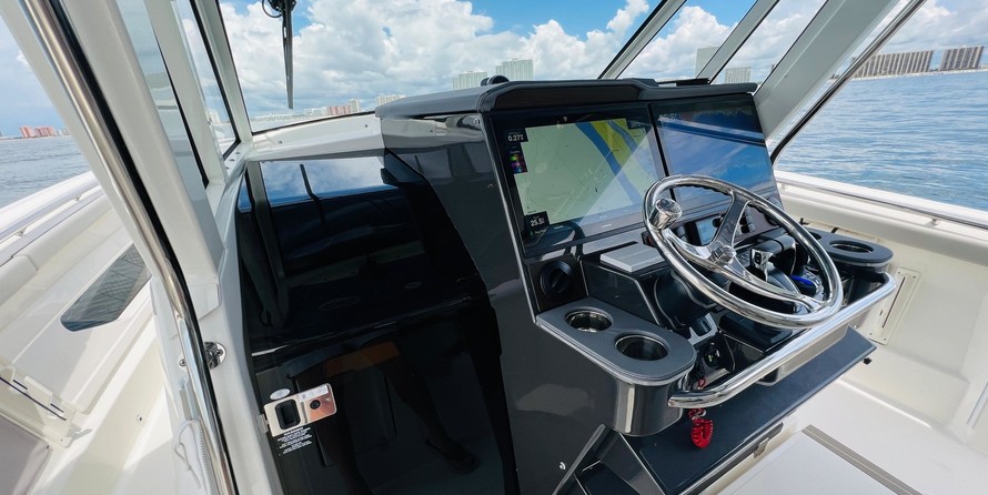 Pursuit st 310 sport