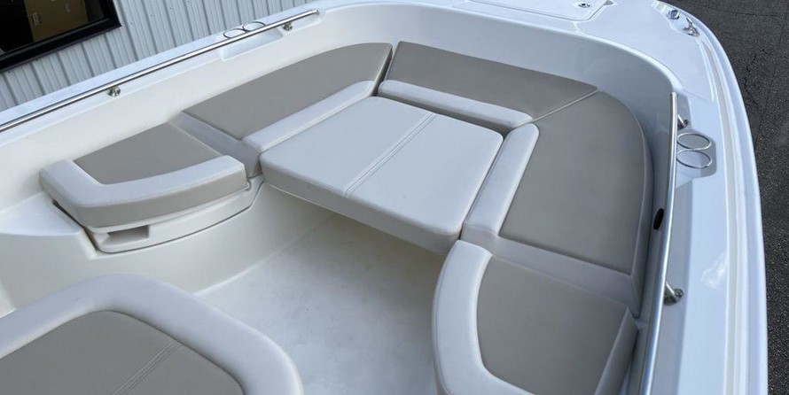 Boston Whaler 270 Dauntless