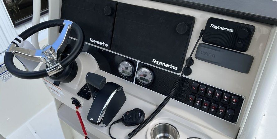 Boston Whaler 270 Dauntless