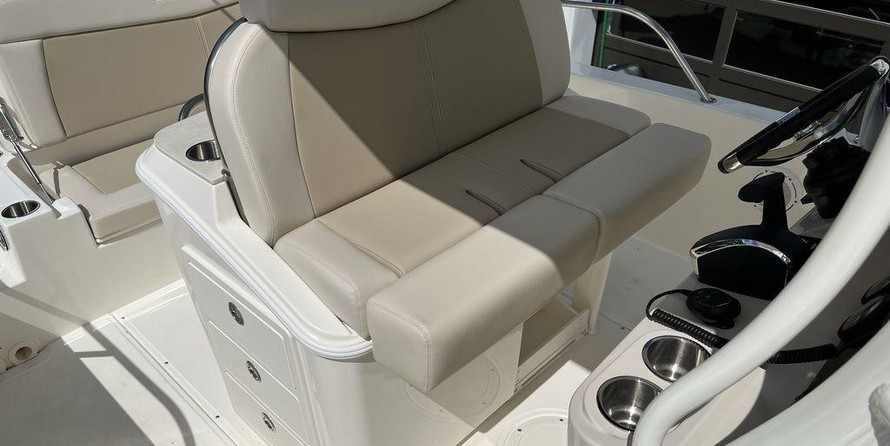 Boston Whaler 270 Dauntless