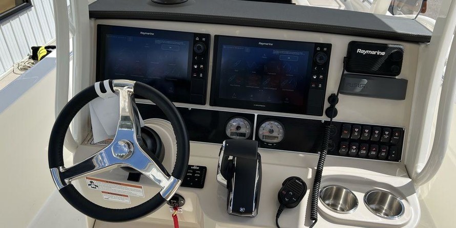 Boston Whaler 270 Dauntless