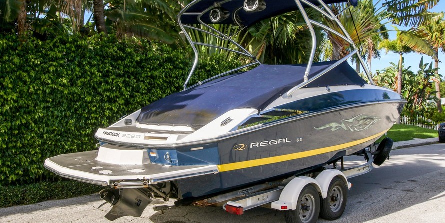 Regal 2220 FasDeck